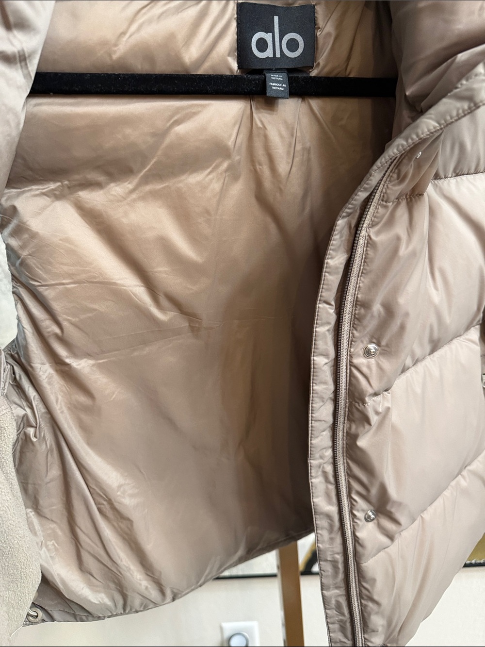 ALO Yoga Quilted Puffer Vest Taupe - Picture 11 of 14